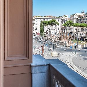 Suite Balcony City View